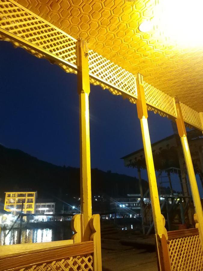 House Boat New Pala Palace Srīnagar 外观 照片