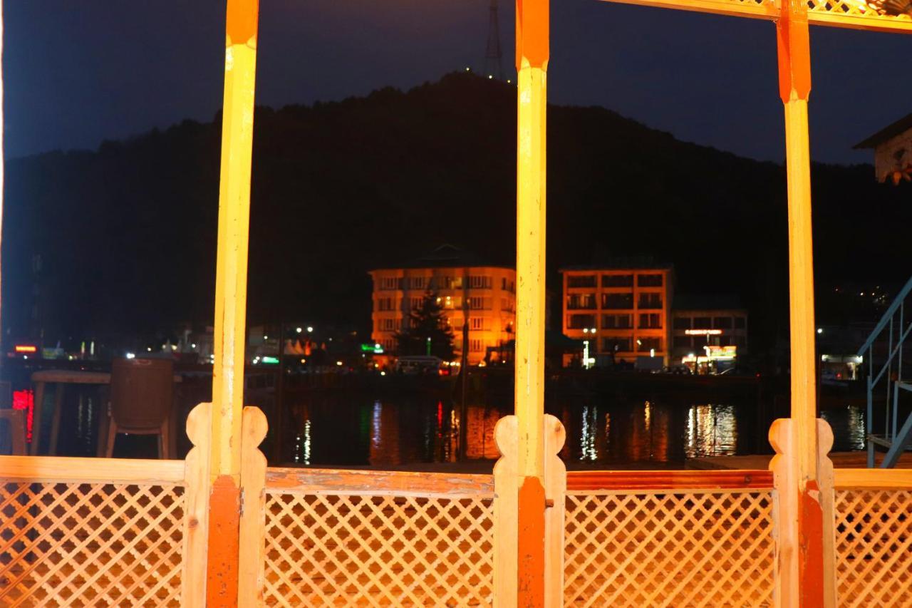 House Boat New Pala Palace Srīnagar 外观 照片