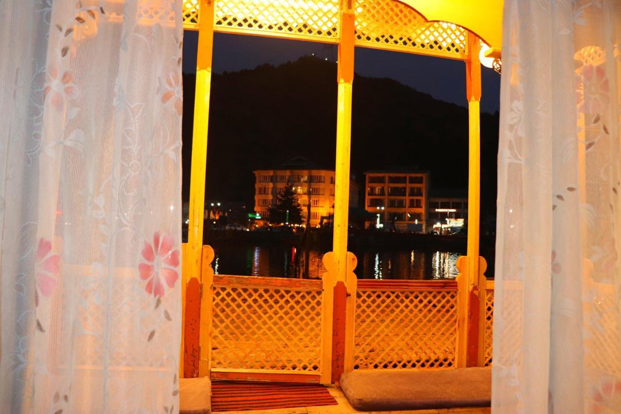 House Boat New Pala Palace Srīnagar 外观 照片
