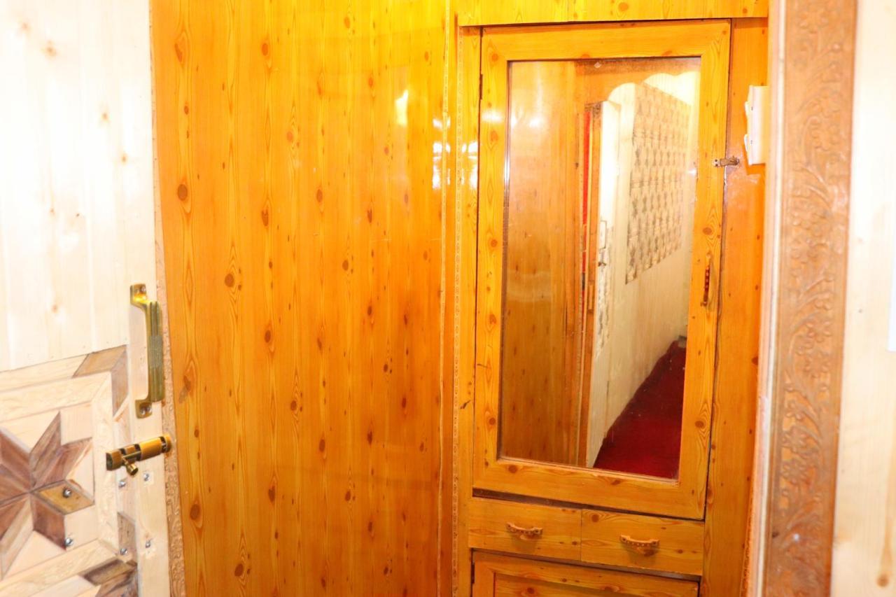House Boat New Pala Palace Srīnagar 外观 照片