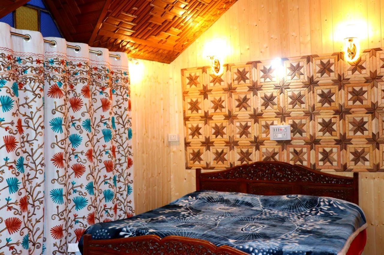 House Boat New Pala Palace Srīnagar 外观 照片
