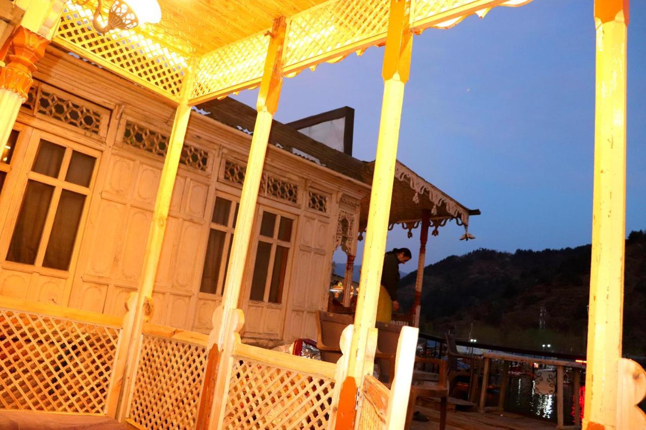 House Boat New Pala Palace Srīnagar 外观 照片
