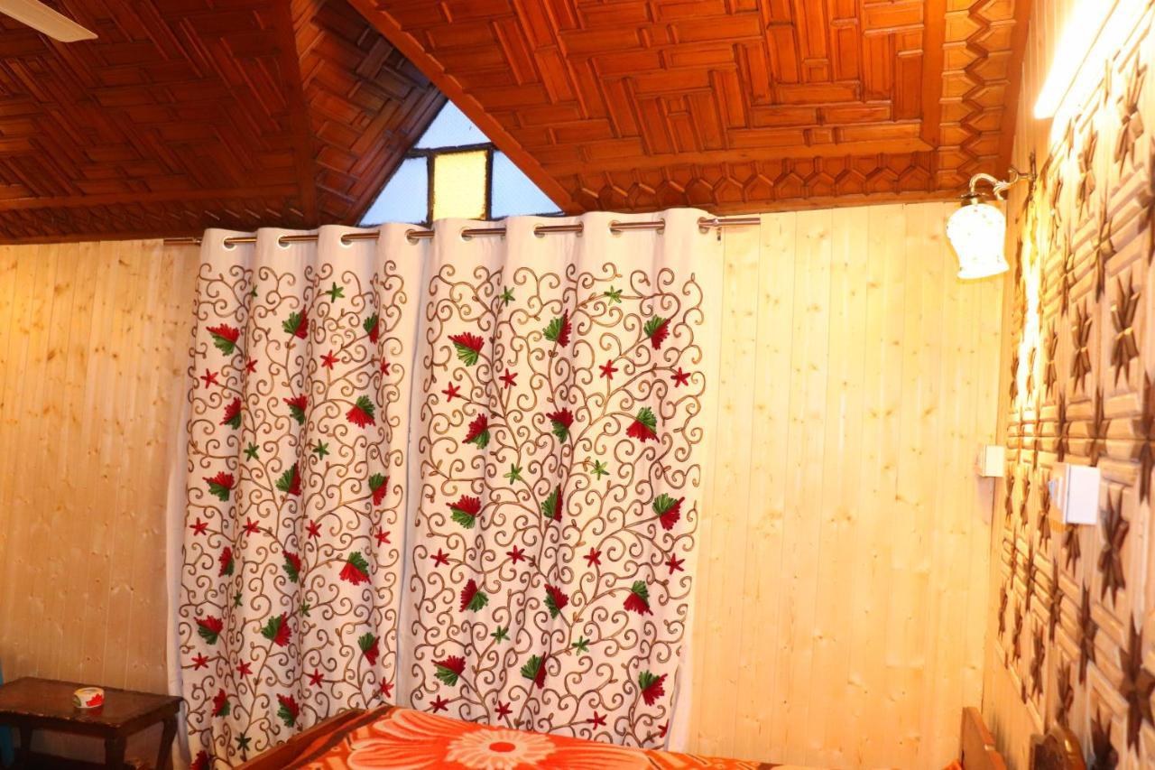 House Boat New Pala Palace Srīnagar 外观 照片
