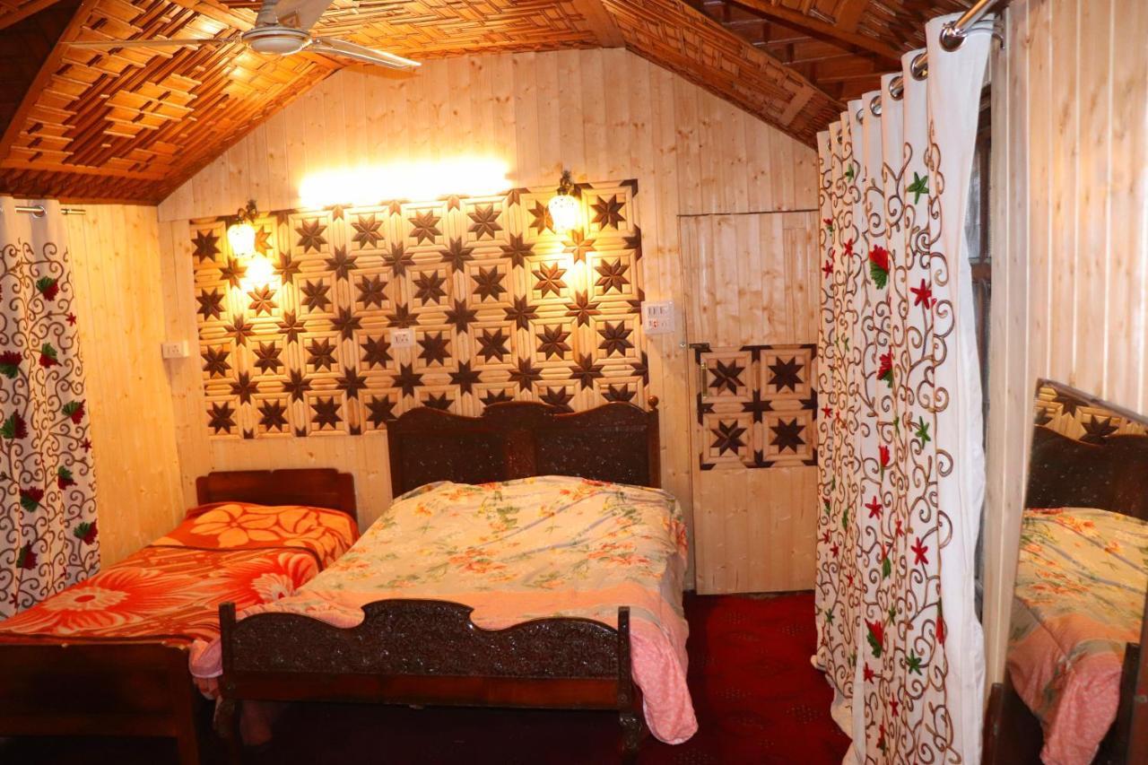 House Boat New Pala Palace Srīnagar 外观 照片
