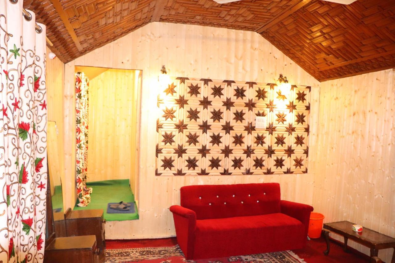 House Boat New Pala Palace Srīnagar 外观 照片
