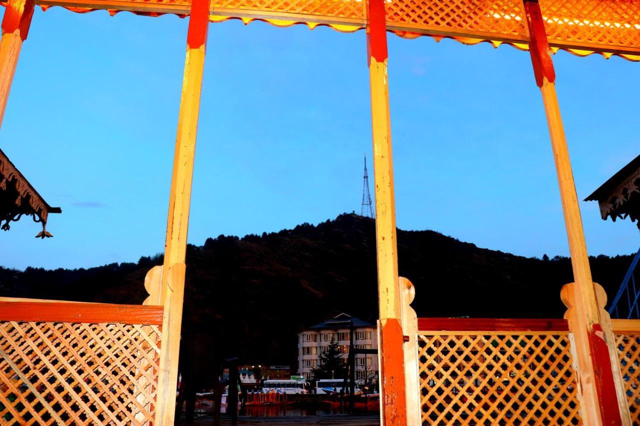 House Boat New Pala Palace Srīnagar 外观 照片
