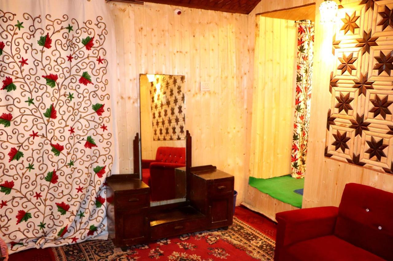House Boat New Pala Palace Srīnagar 外观 照片