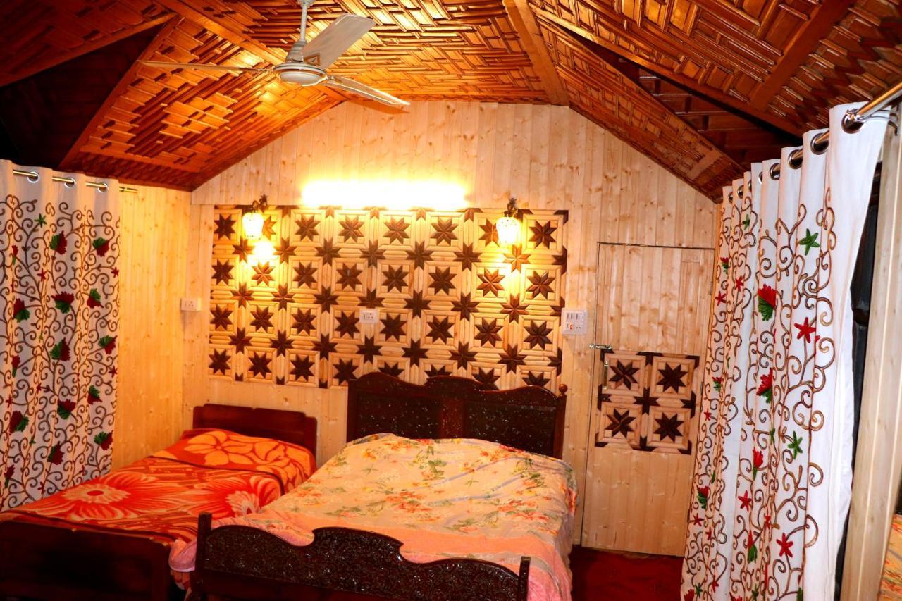 House Boat New Pala Palace Srīnagar 外观 照片