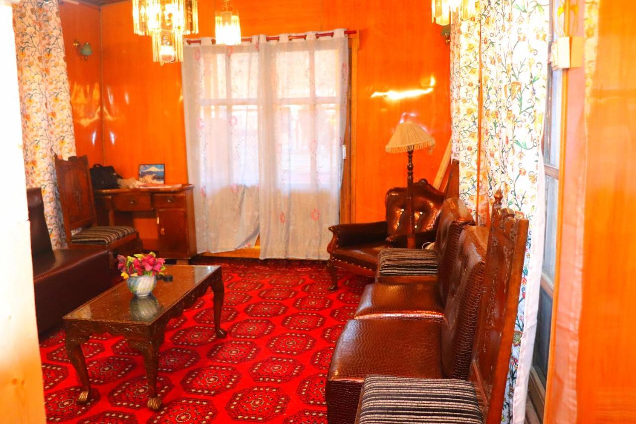 House Boat New Pala Palace Srīnagar 外观 照片
