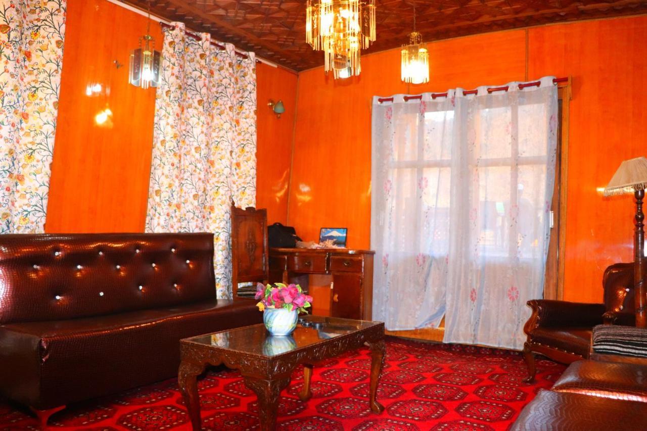 House Boat New Pala Palace Srīnagar 外观 照片