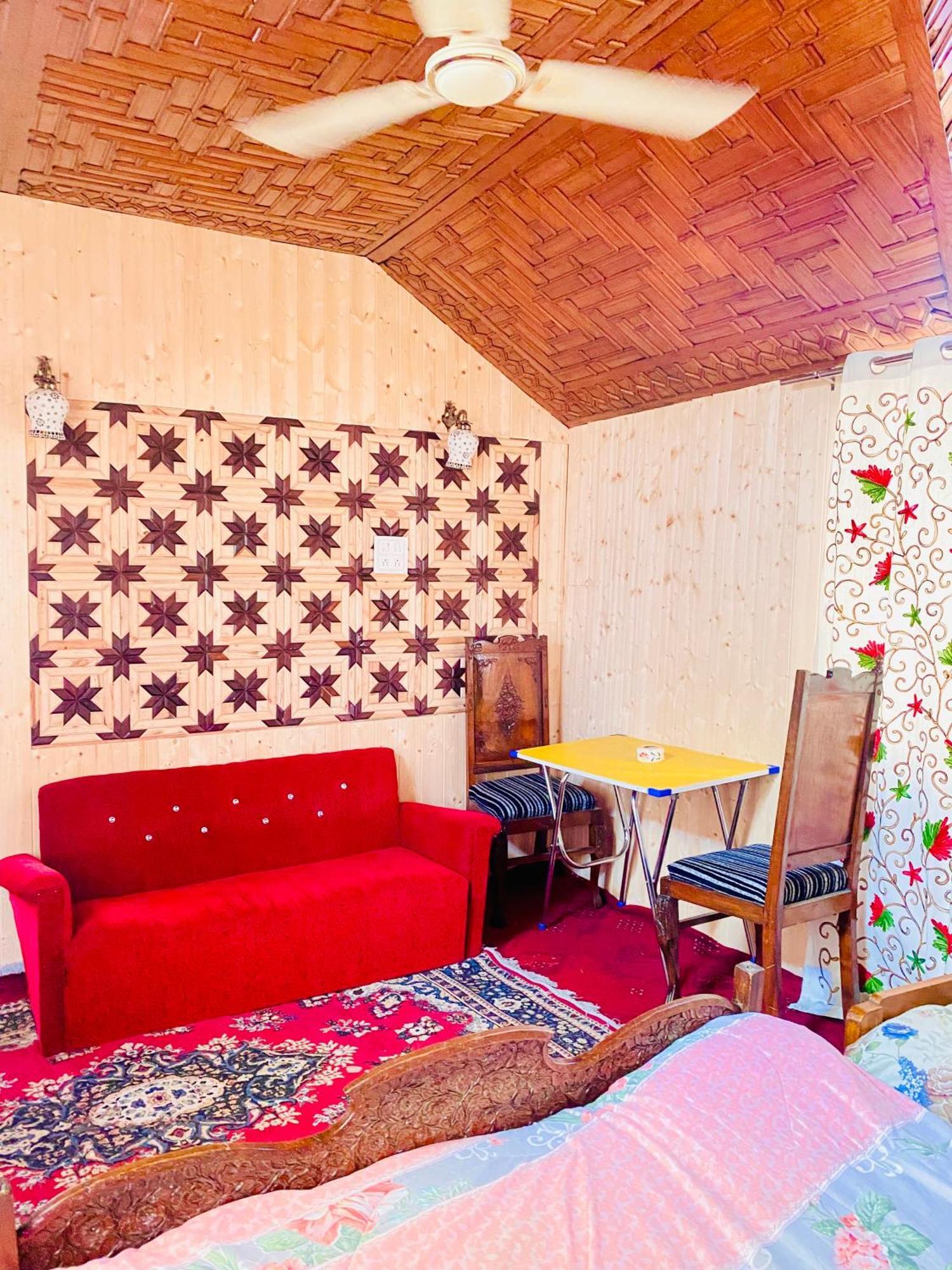 House Boat New Pala Palace Srīnagar 外观 照片
