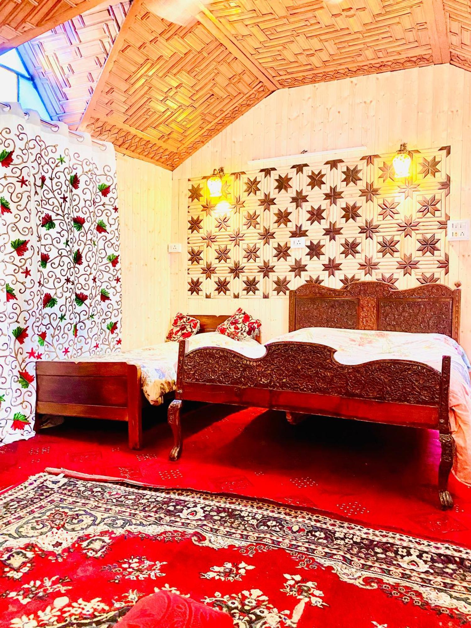 House Boat New Pala Palace Srīnagar 外观 照片