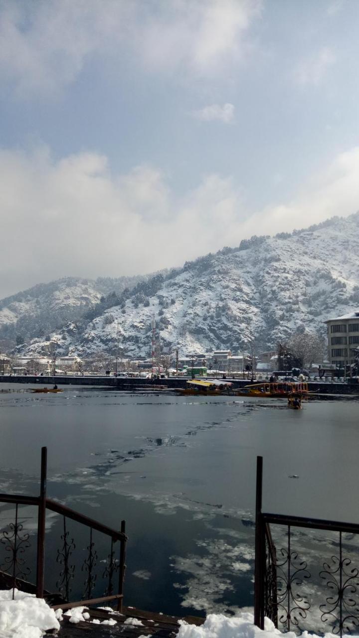 House Boat New Pala Palace Srīnagar 外观 照片